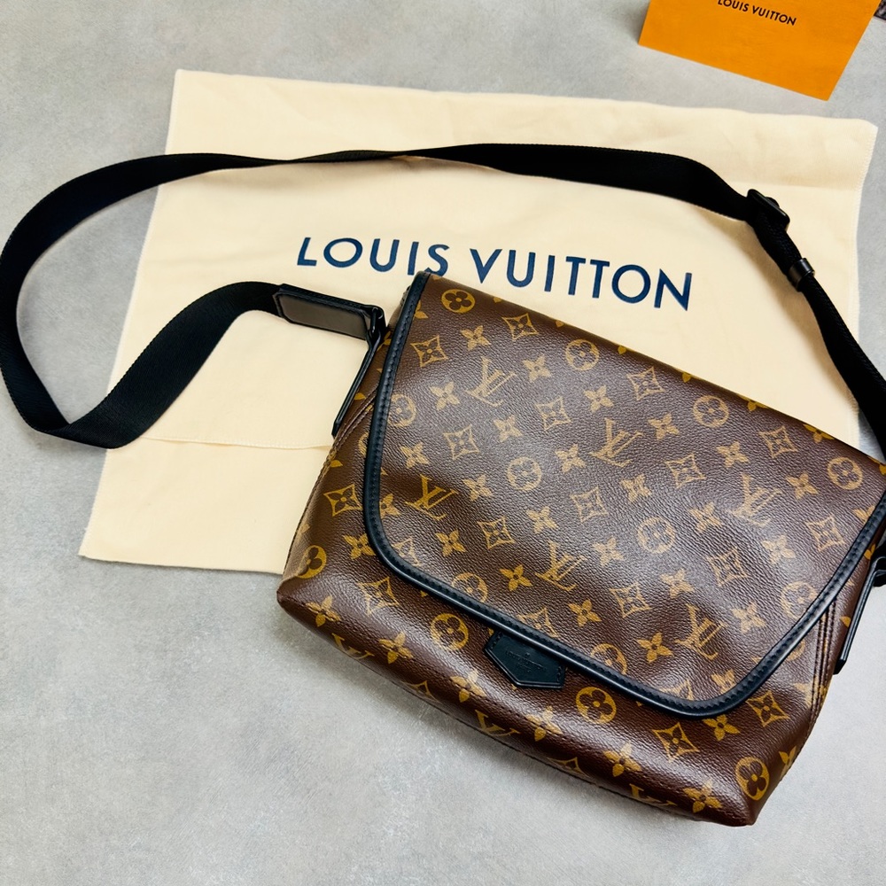 Authentic Louis Vuitton Magnetic Messenger